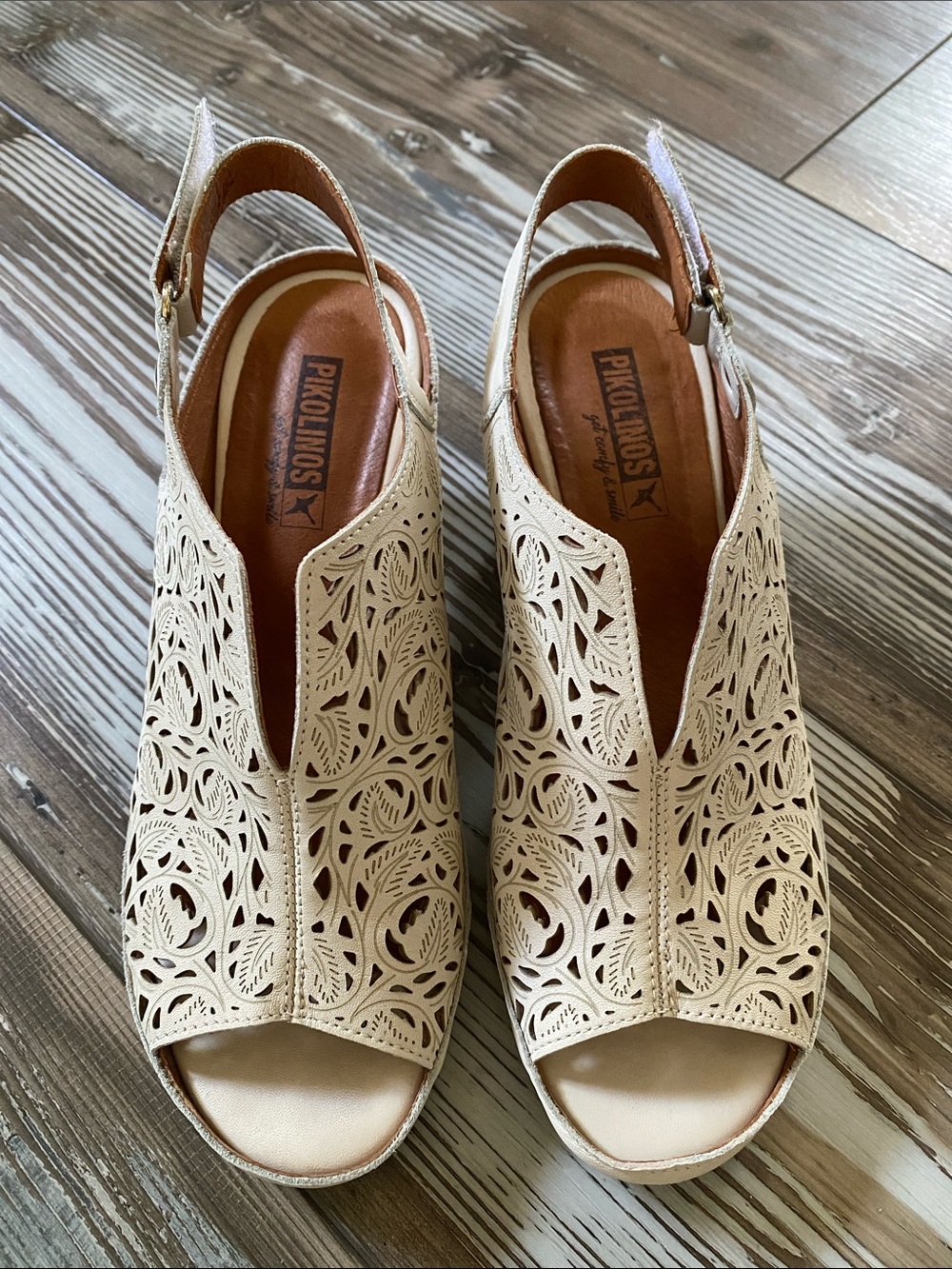 🤍Rare Pikolinos🤍Cream Laser-Cut Lace Look Leather Slingback Sandals - Picture 2 of 16